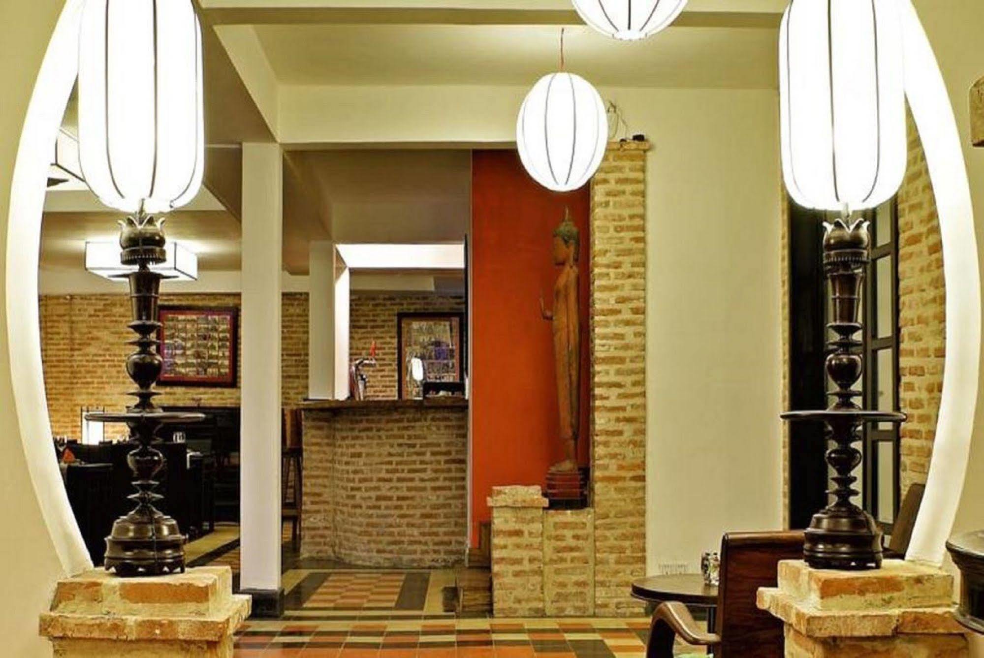 Villa Silk Road Hotel Phnom Penh Exterior photo